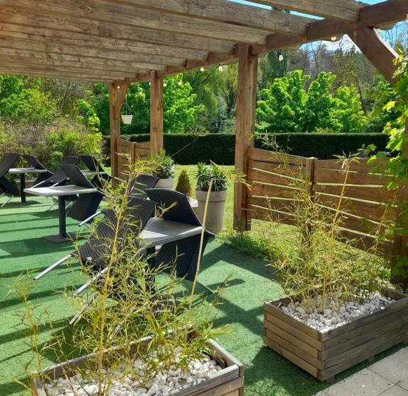 غرفة قياسية, De L'ile D'amour