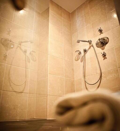 سوییت لوکس, Hôtel Les Barmes De L Ours