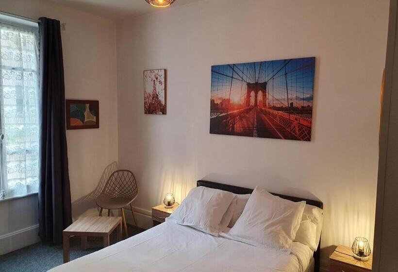 غرفة قياسية ثلاثية, Le Riviera