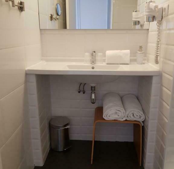 غرفة قياسية مطلة على المتنزه, Le Corbusier