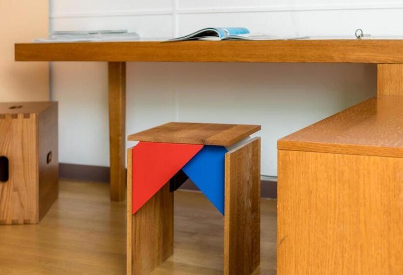 스탠다드 트리플 룸 가든 전망, Le Corbusier