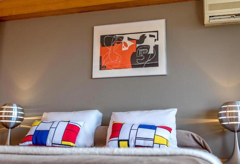 غرفة ديلوكس مطلّة علي البحر, Le Corbusier