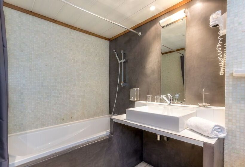 غرفة ديلوكس مطلّة علي البحر, Le Corbusier