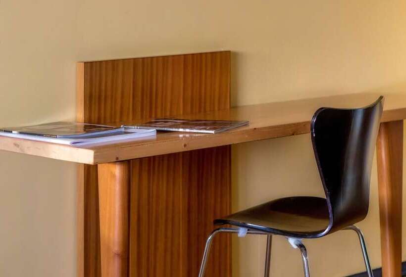 غرفة ديلوكس مطلّة علي البحر, Le Corbusier