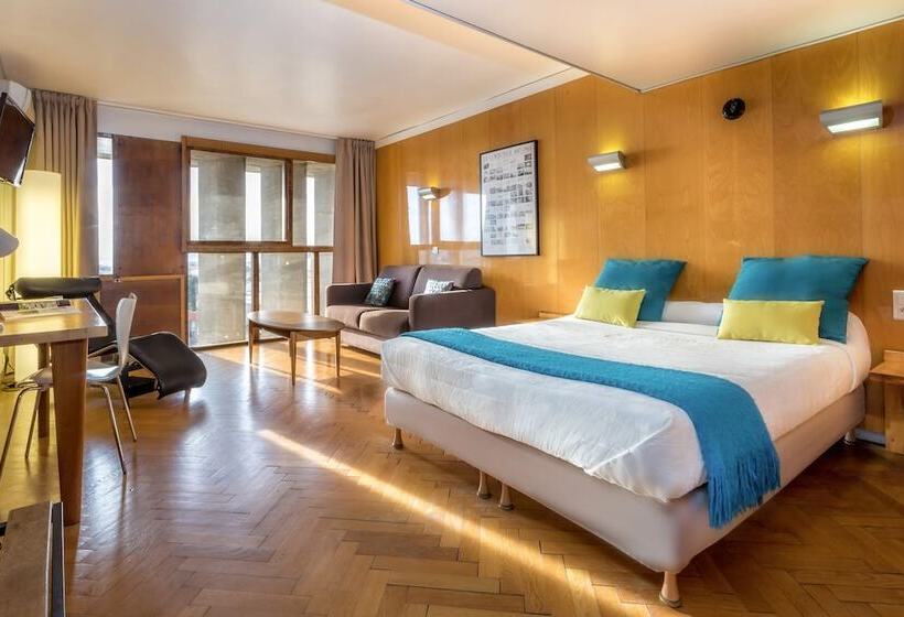 غرفة ديلوكس مطلّة علي البحر, Le Corbusier