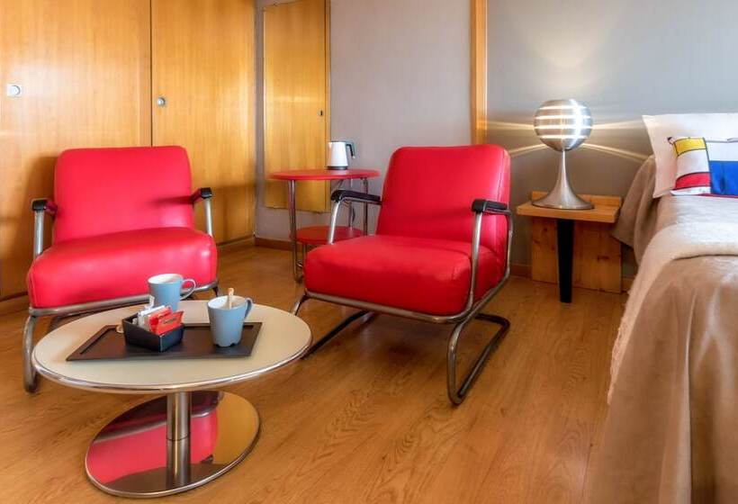 غرفة ديلوكس مطلّة علي البحر, Le Corbusier