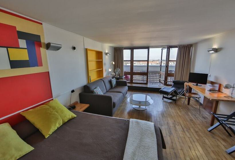 غرفة ديلوكس مطلّة علي البحر مزوَّدة بشُرفة, Le Corbusier