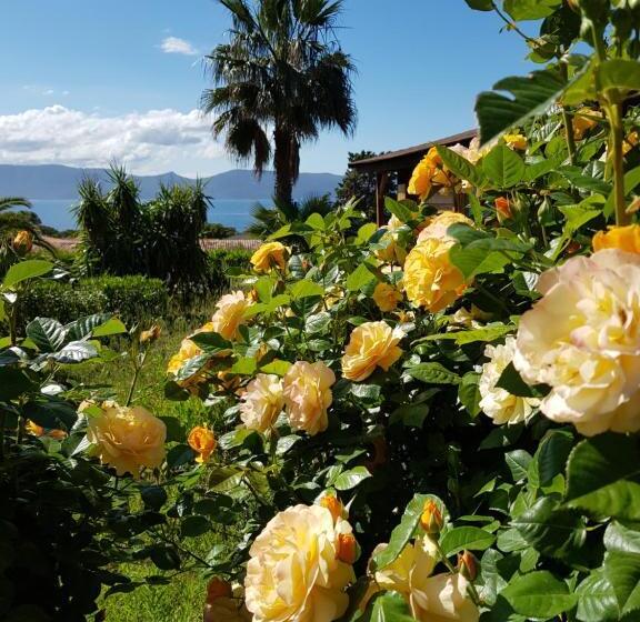 חדר סופריור עם נוף לים ומרפסת, Mare E Monti