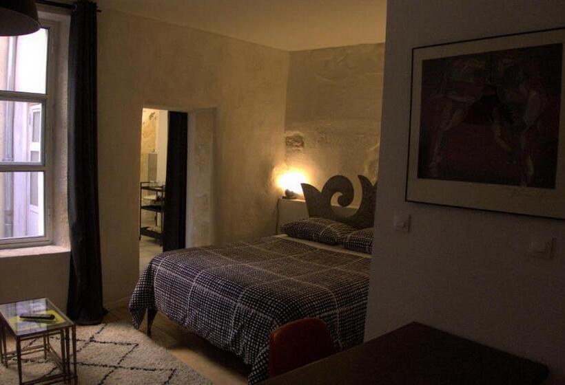 استودیو استاندارد با چشم‌انداز باغ, ô Anges