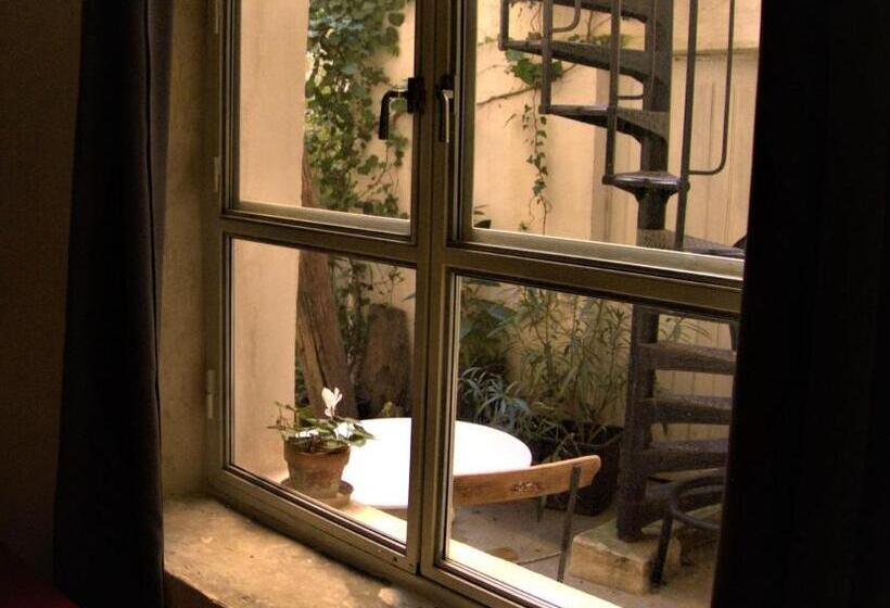 استودیو استاندارد با چشم‌انداز باغ, ô Anges