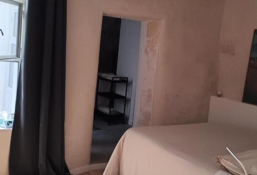 استودیو استاندارد با چشم‌انداز باغ, ô Anges