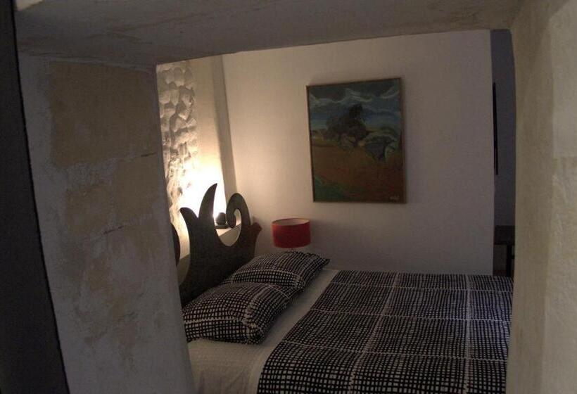 استودیو استاندارد با چشم‌انداز باغ, ô Anges