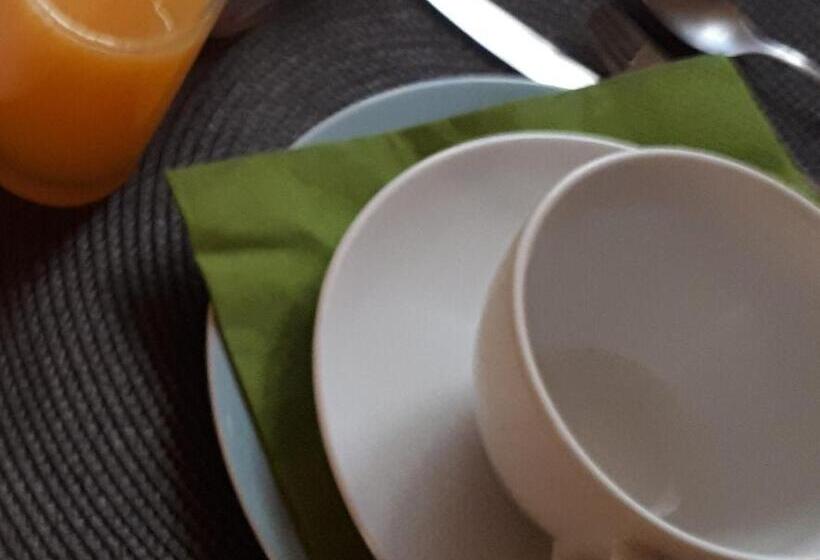 استودیو استاندارد با چشم‌انداز باغ, ô Anges