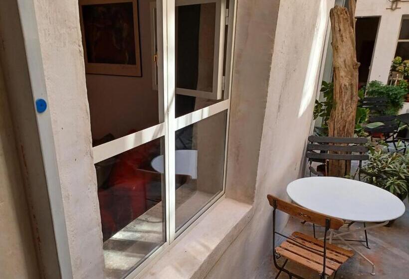 استودیو استاندارد با چشم‌انداز باغ, ô Anges