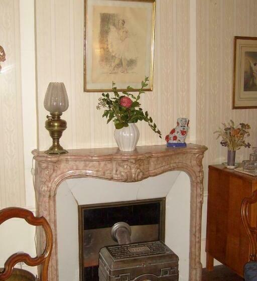 غرفة قياسية, Château De Serrigny