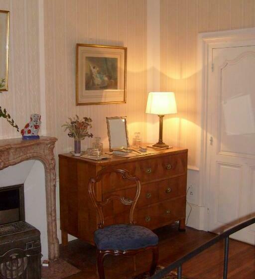 غرفة قياسية, Château De Serrigny