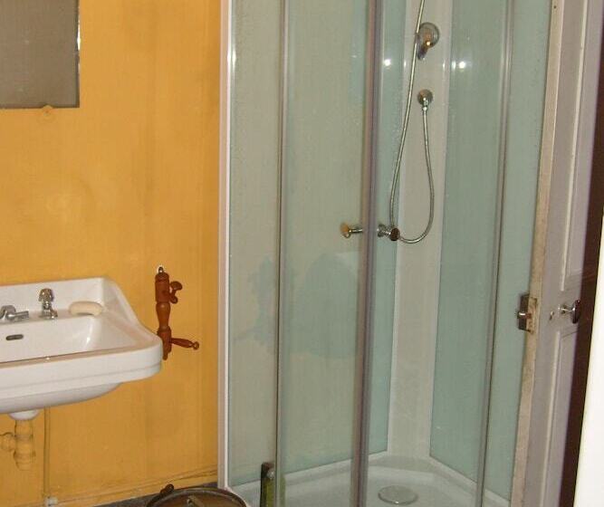 غرفة قياسية, Château De Serrigny