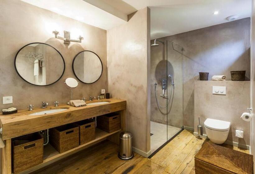 سوییت با چشم‌انداز استخر, Domaine Les Mésanges