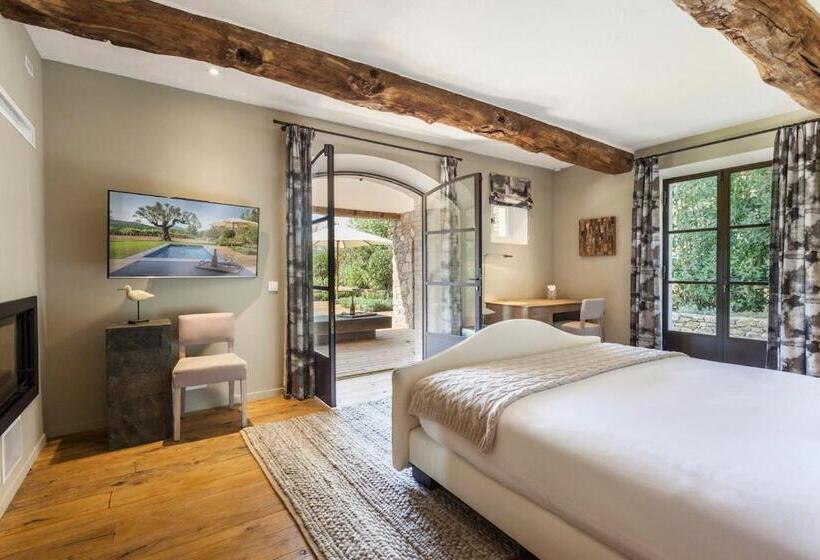 سوییت با چشم‌انداز استخر, Domaine Les Mésanges