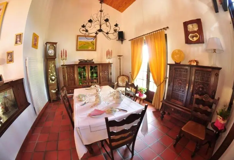 Standard Neljän Hengen Huone, Hôtel Logis La Coraline