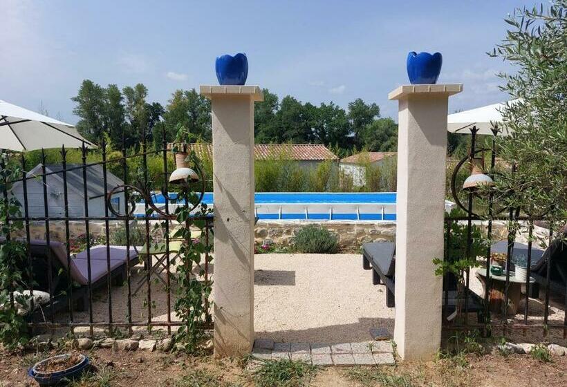 غرفة قياسية, La Flor Azul