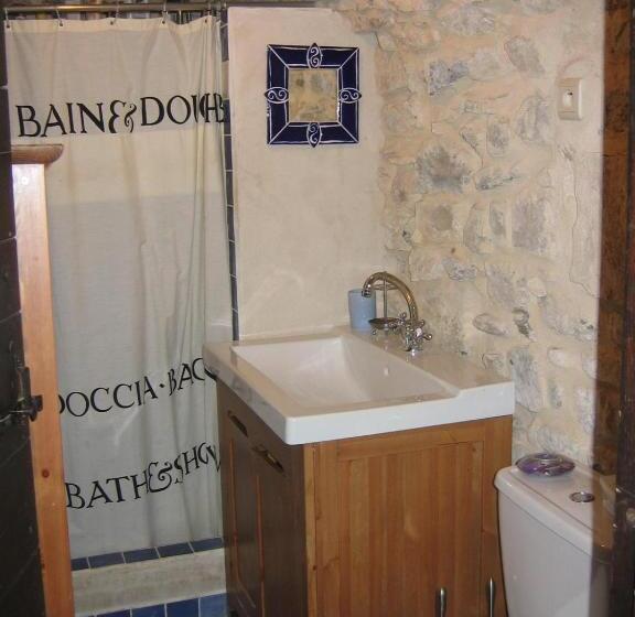 غرفة عائلية, La Flor Azul