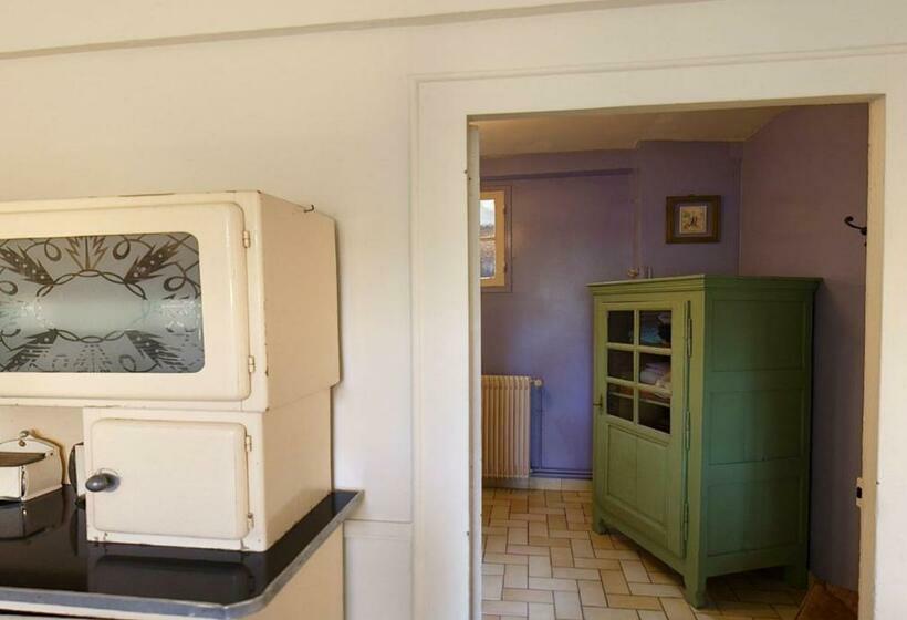 Дом 1 Спальня, Les Rouges Gorges