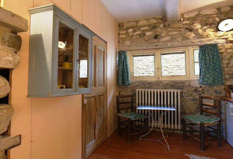 Студия Стандарт, Les Rouges Gorges