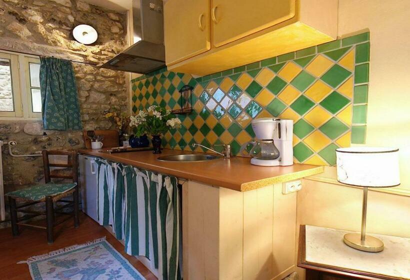 Студия Стандарт, Les Rouges Gorges