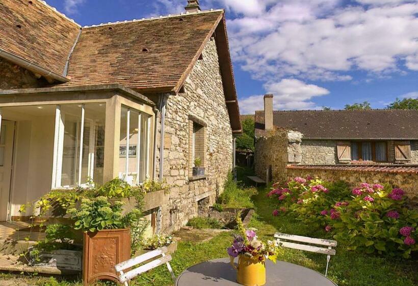 Дом 1 Спальня, Les Rouges Gorges