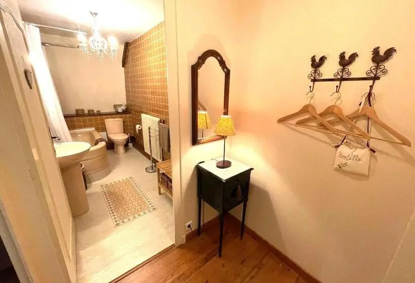 スタンダードトリプルルーム, Maison D Hôtes Et Gîtes La Chouannerie à Côté Du Parc Du Puy Dufou