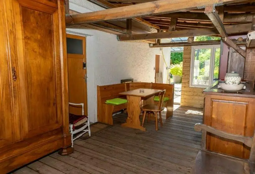 Perhesviitti, Maison Lucilda