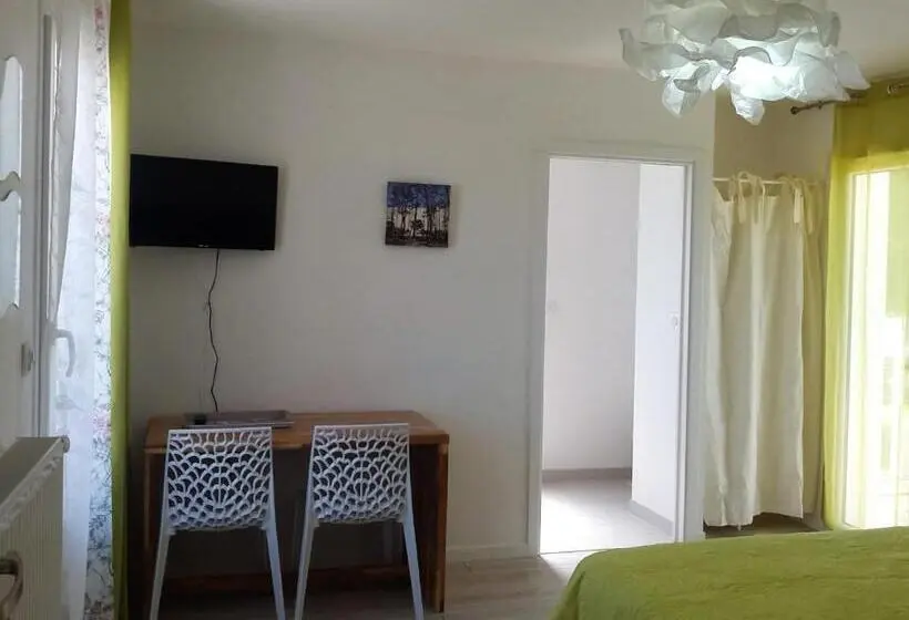 Standard-huone Parveke, Maison Lucilda