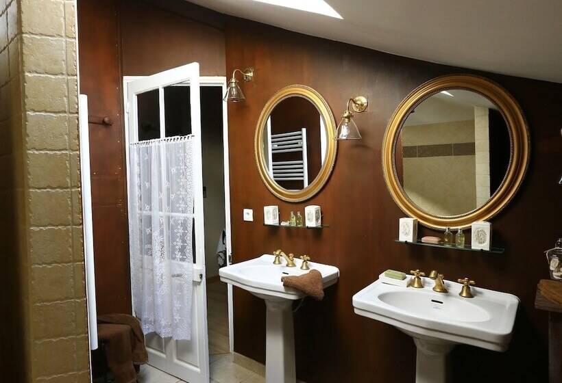 デラックストリプルルーム, Domaine De Rhodes B&b