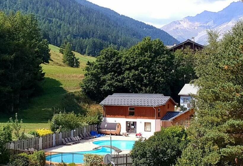 غرفة قياسية ثلاثية, Cis-ethic Etapes De Val Cenis