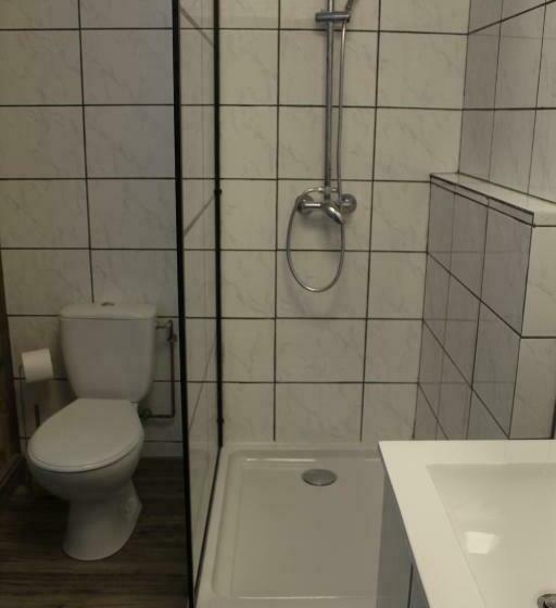 غرفة عائلية, Du Lac Au Bord Du Lac