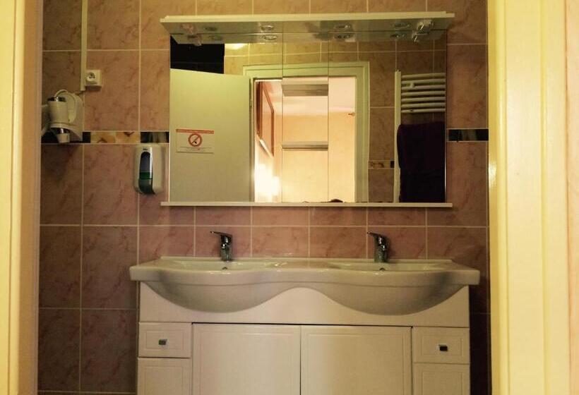 اتاق راحتی سه تخته, Family Hôtel