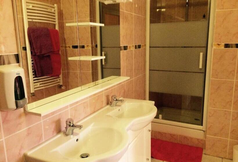 컴포트 트리플 룸, Family Hôtel