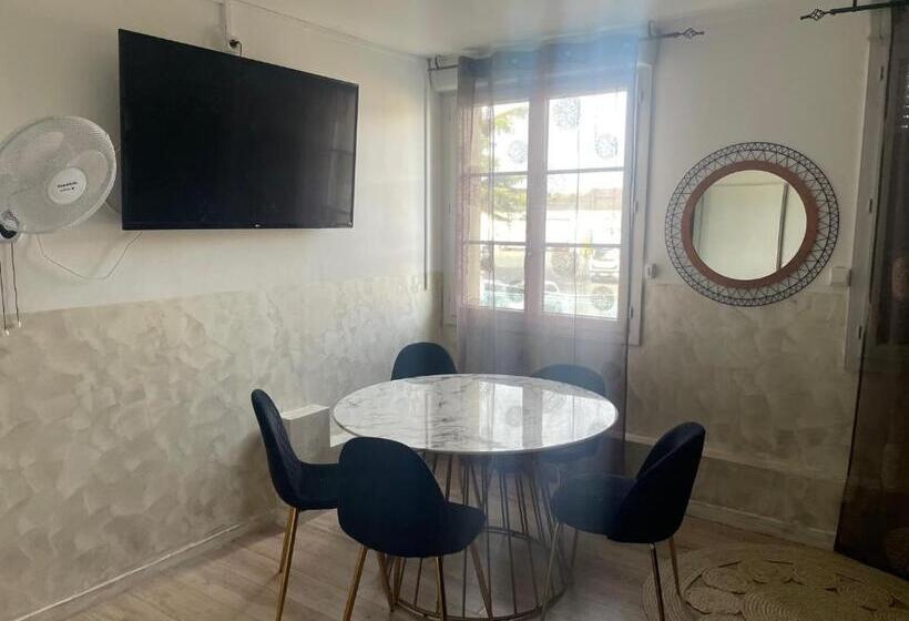 １ベッドルームのデラックスアパートメント, Family Hôtel