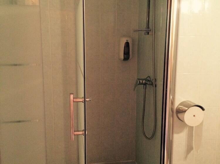 ファミリールーム, Family Hôtel