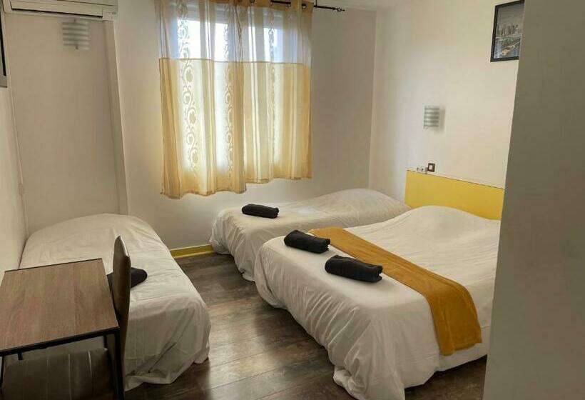 패밀리 룸, Family Hôtel