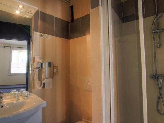 חדר סטנדרט לשלושה, Logis Hôtel Restaurant Le Drakkar