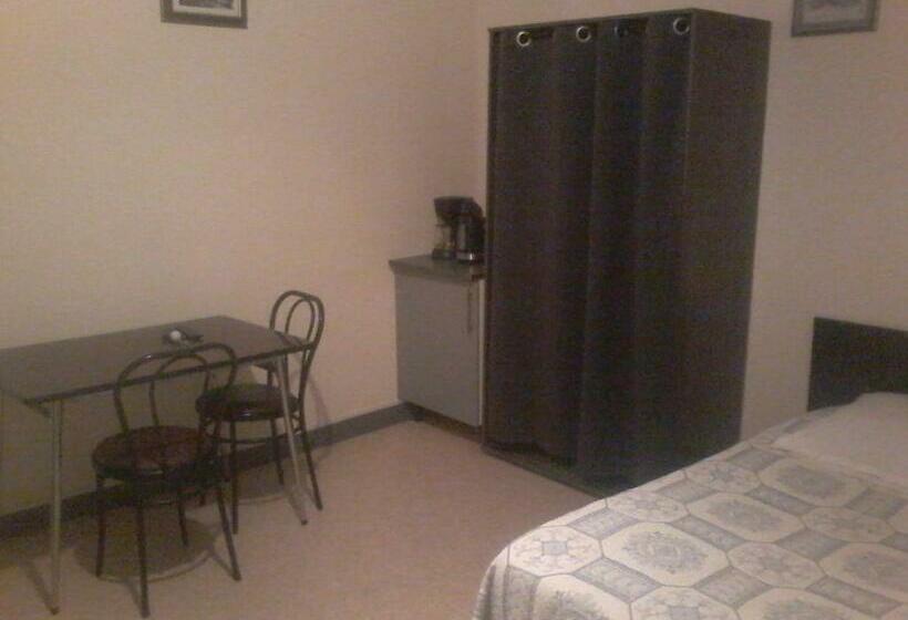 标准工作室, Hôtel Restaurant De La Gare