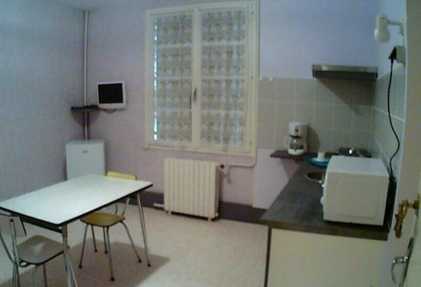 带花园景观的标准工作室, Hôtel Restaurant De La Gare