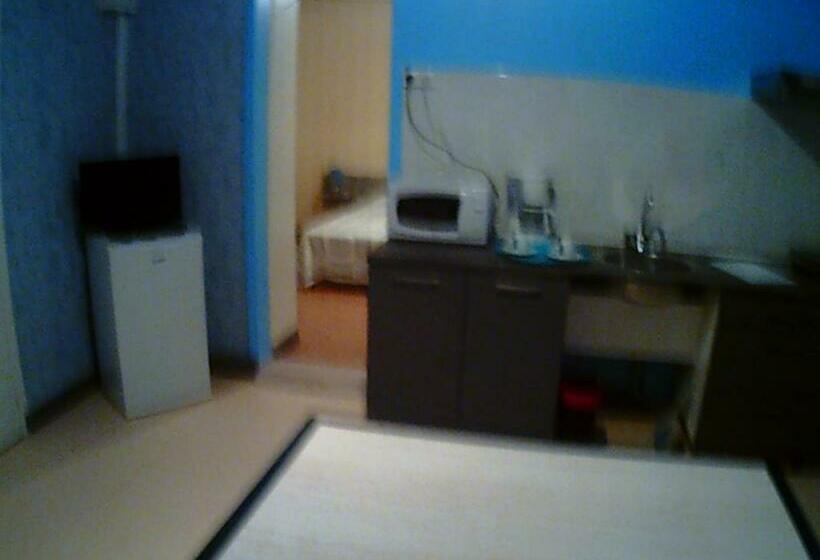 标准工作室, Hôtel Restaurant De La Gare