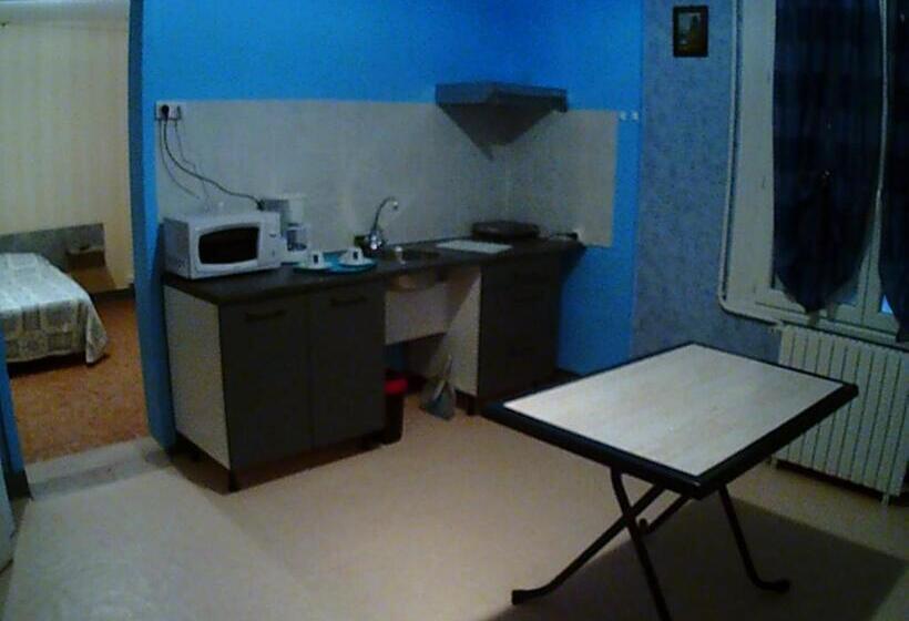 标准工作室, Hôtel Restaurant De La Gare