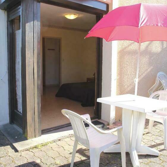 标准工作室, Hôtel Studios Les Acacias