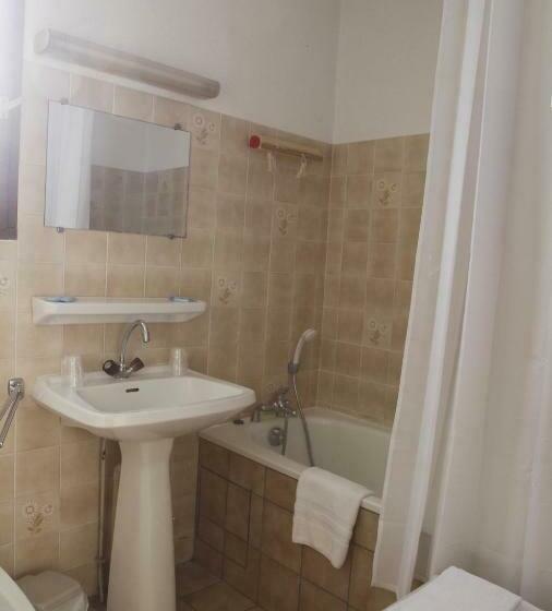 标准工作室, Hôtel Studios Les Acacias