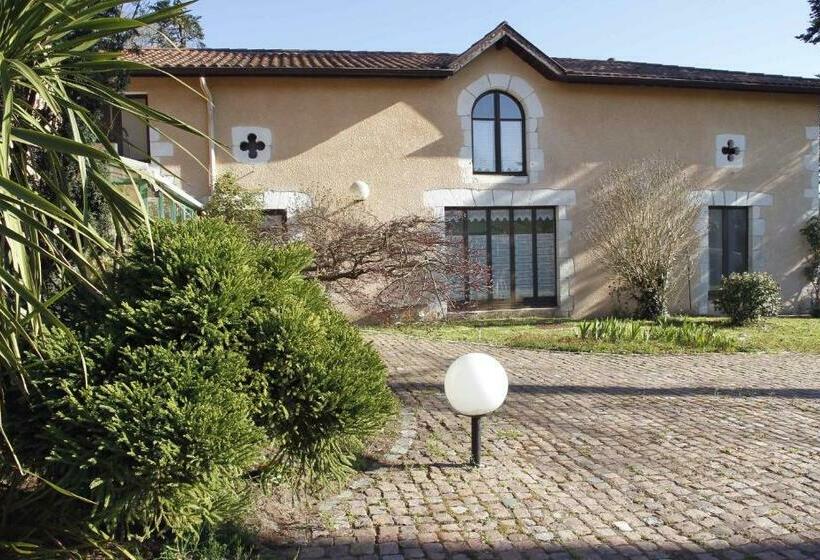 标准工作室, Hôtel Studios Les Acacias