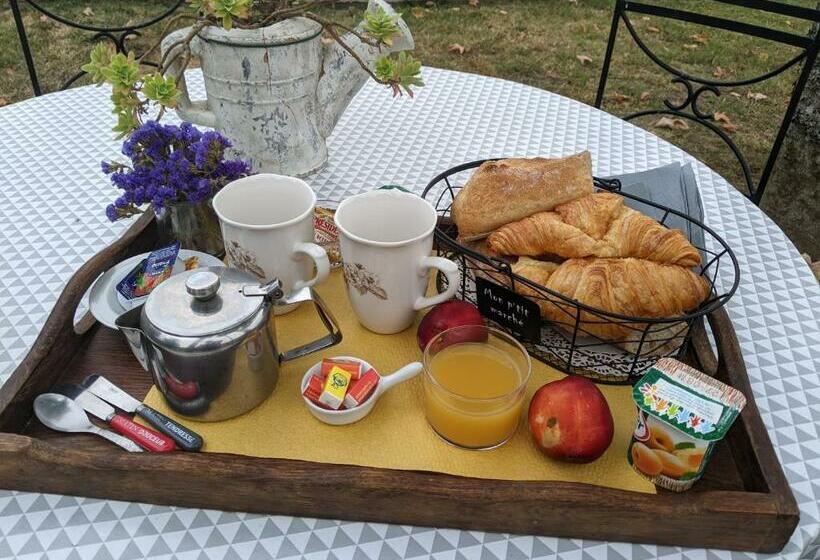 标准工作室, Hôtel Studios Les Acacias